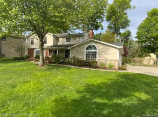 2926 Birch Harbor Ln, West Bloomfield, MI 48324