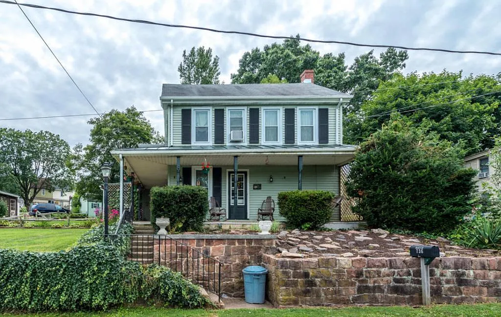 736 Maple St photo 1