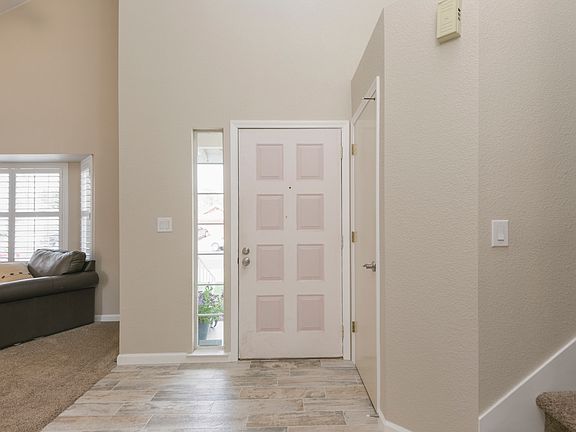 3rd image of 1415 Everett Way