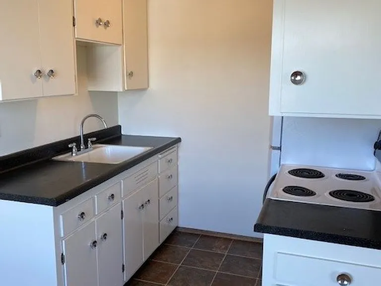 Dolores Manor Apartments — Photo 38