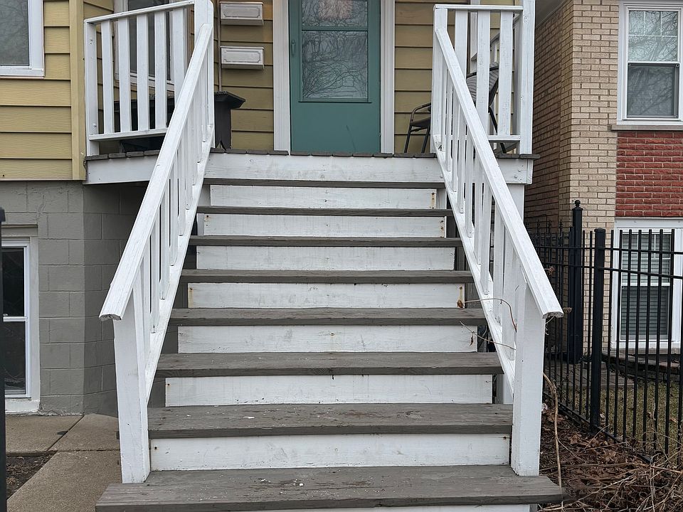 Front entrance, 11 steps