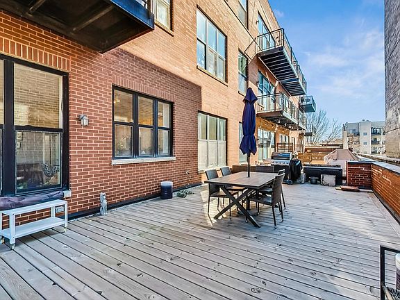5th image of 2 S Leavitt St Unit 204