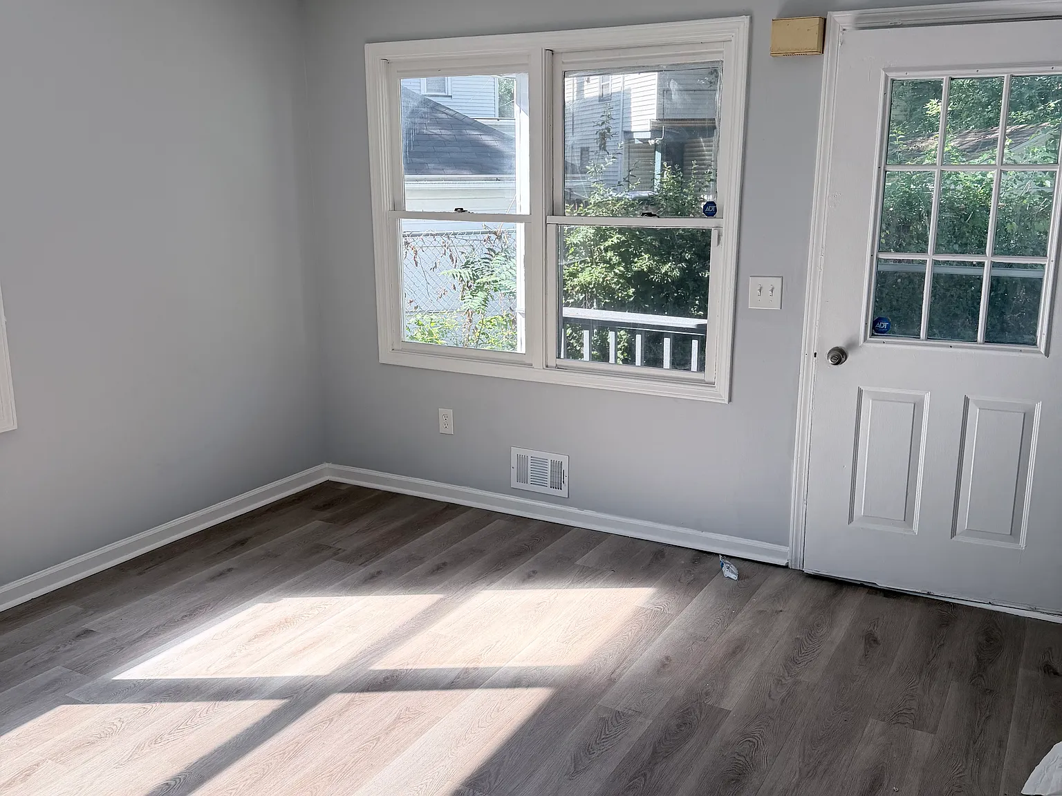 2 bed, 1.5 bath, 884 sqft, $1,350 — Photo 3