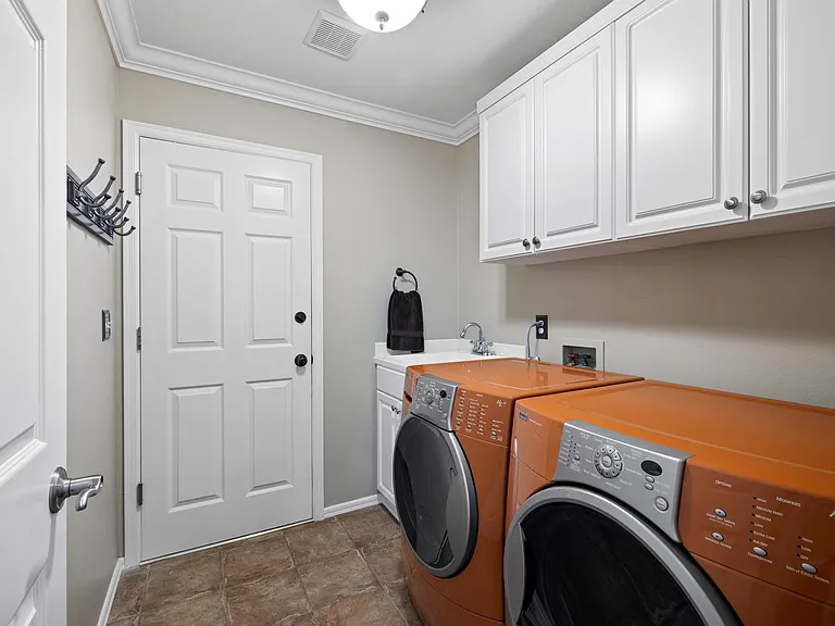 695 NW Everwood Dr — Photo 10