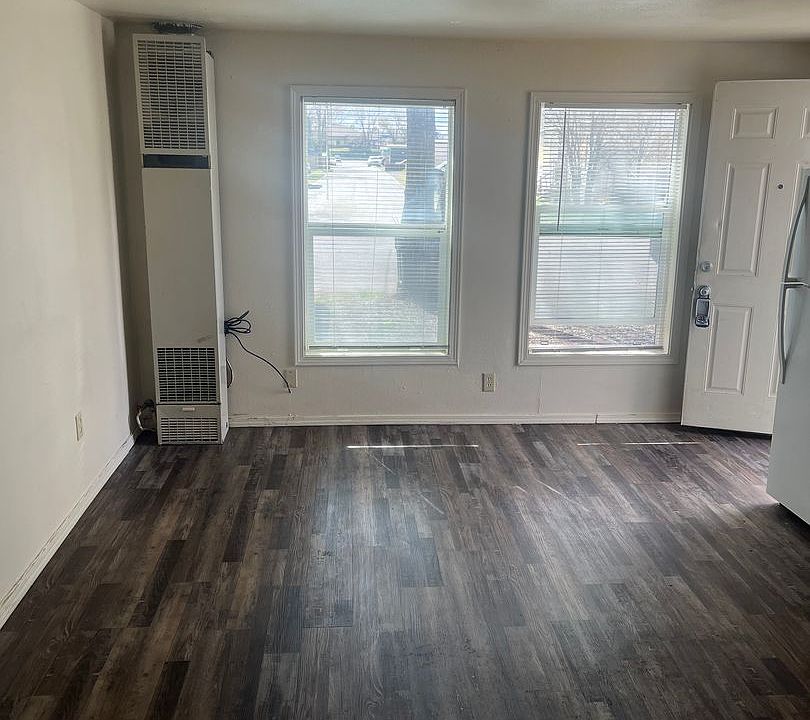 1st image of 214 SW M St #4