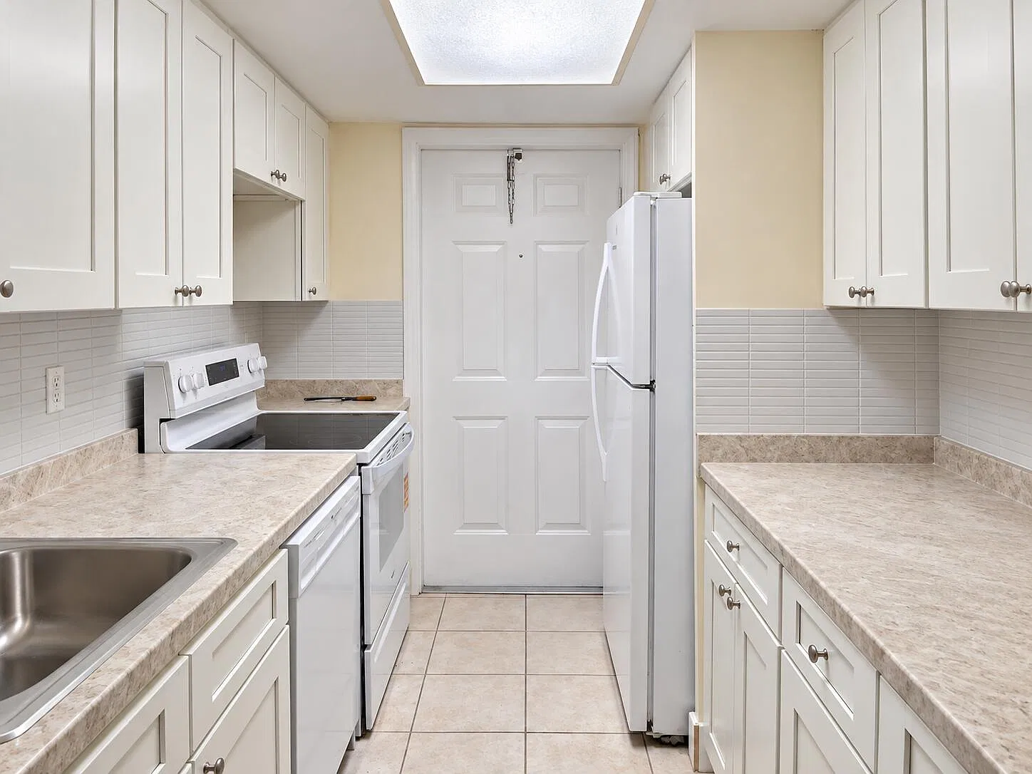 2 bed, 1.0 bath, 773 sqft, $1,700 — Photo 1
