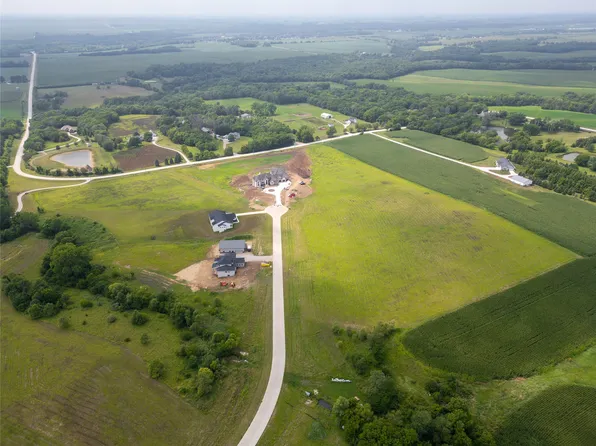 16 Livingston Ln, Adel, IA 50003