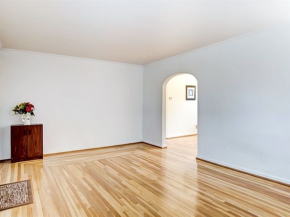 5th image of 3328 Ameliamont Ave
