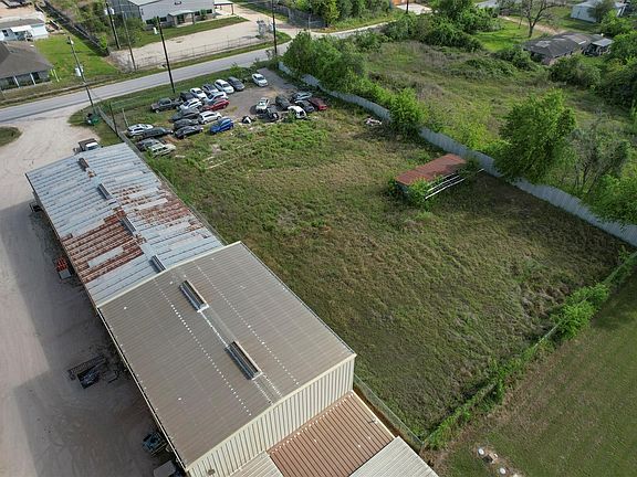 4th image of 8909 Taub Rd