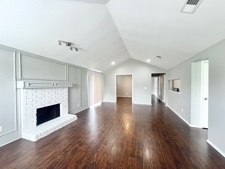 1st image of 11923 Garden Terrace Dr