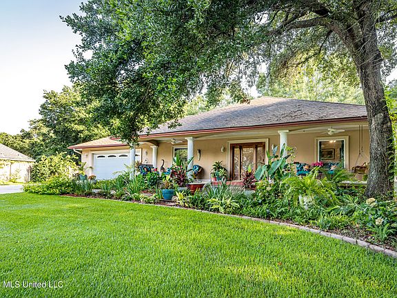 3rd image of 12 Gulfview Dr