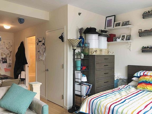 3rd image of 250 E 30th St APT 8C