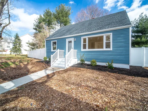 5 Park Square Court, Fairfield, CT 06825