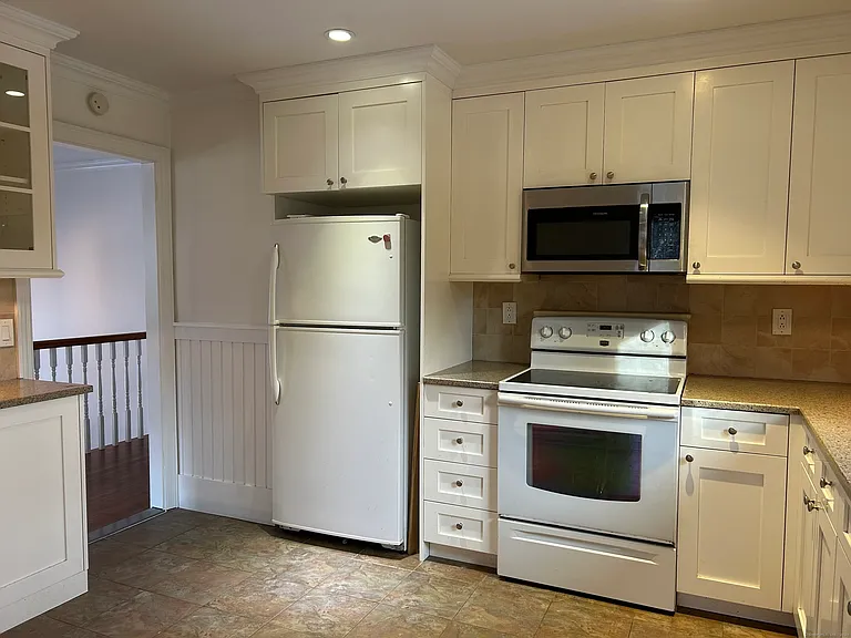33 Loughran Ave — Photo 4