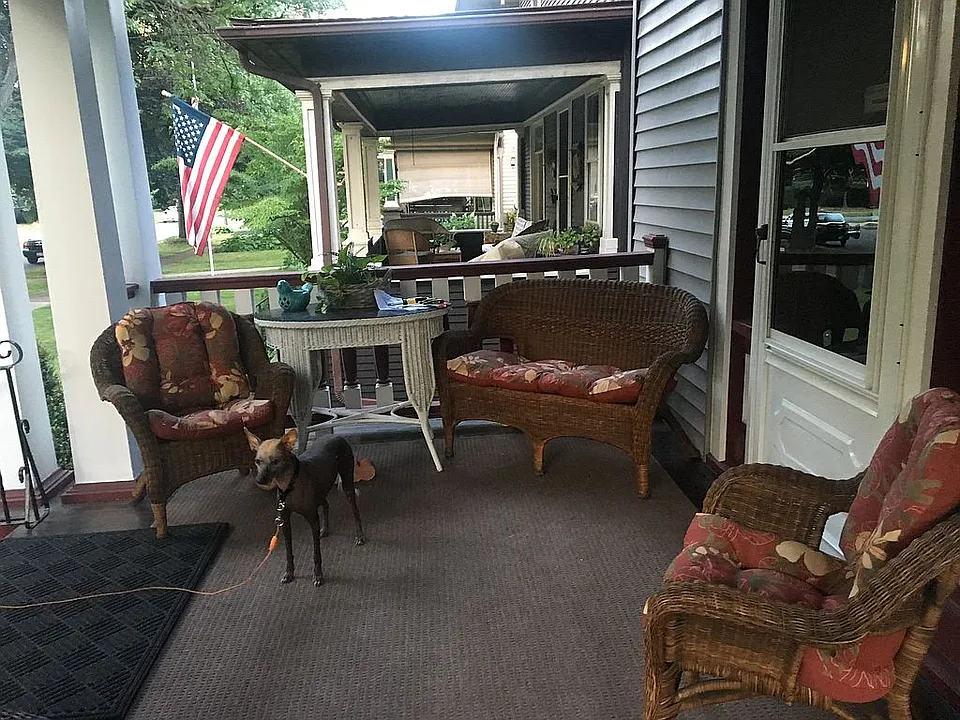 lower front porch