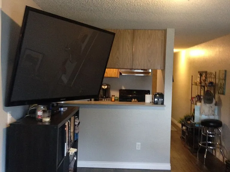 Westwood Apartments — Photo 21