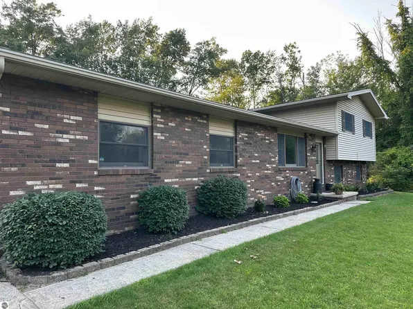 3577 Kaiser Rd, Pinconning, MI 48650