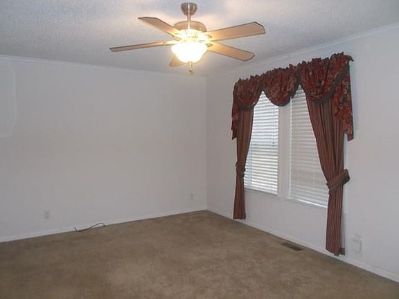4th image of 213 River Forest Dr