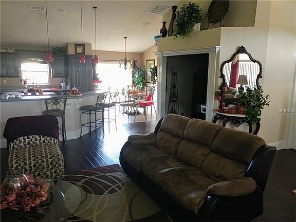 5th image of 1111 Peregrine St