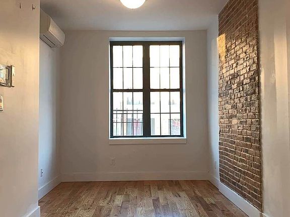 3rd image of 2360 Pacific St #1