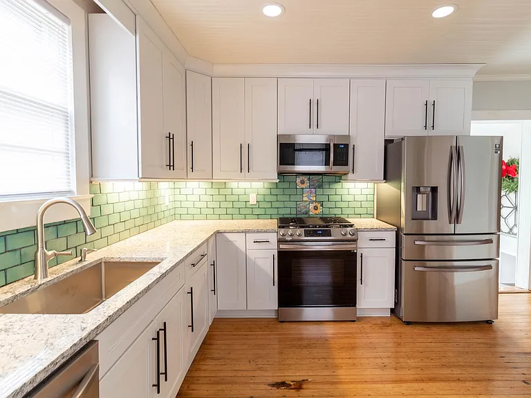 625 S Poplar St — Photo 12