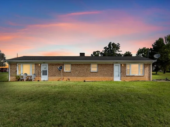 4932 & 4934 Thornspring Rd, Pulaski, VA 24301