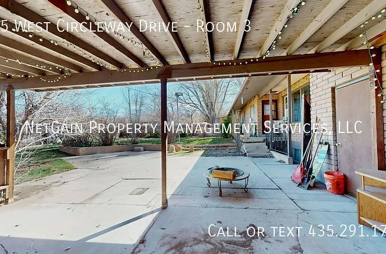 405 W Circleway Dr #3 — Photo 16