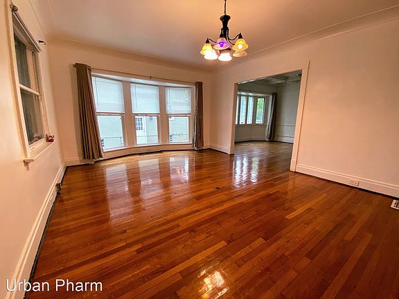 5th image of 930 Sigsbee St SE