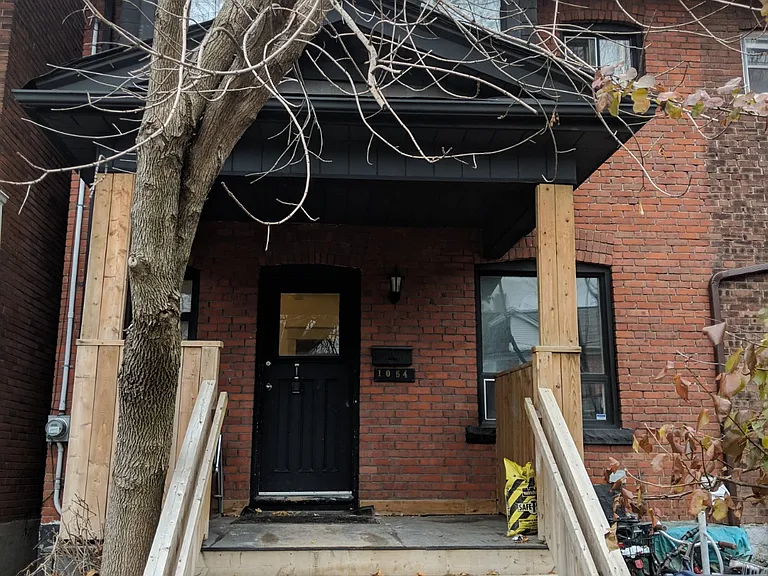 1054 Dovercourt Rd #BASEMENT — Photo 1
