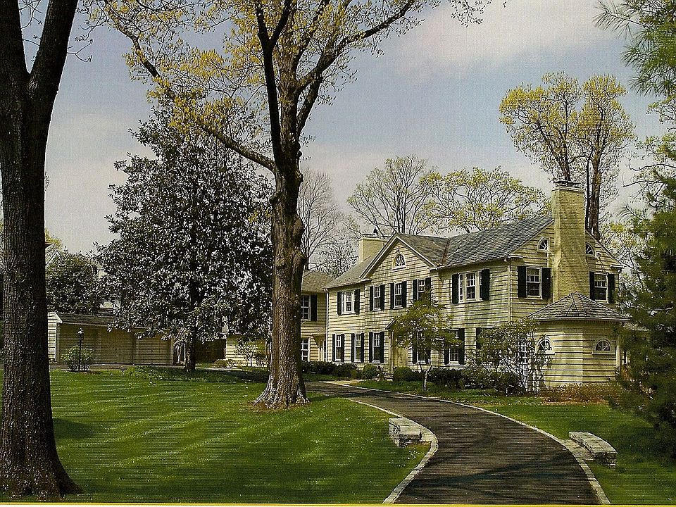 1st image of 105 Scott Dr