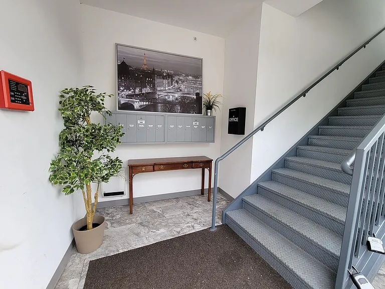 2231 Bryn Mawr Ave #4 — Photo 7