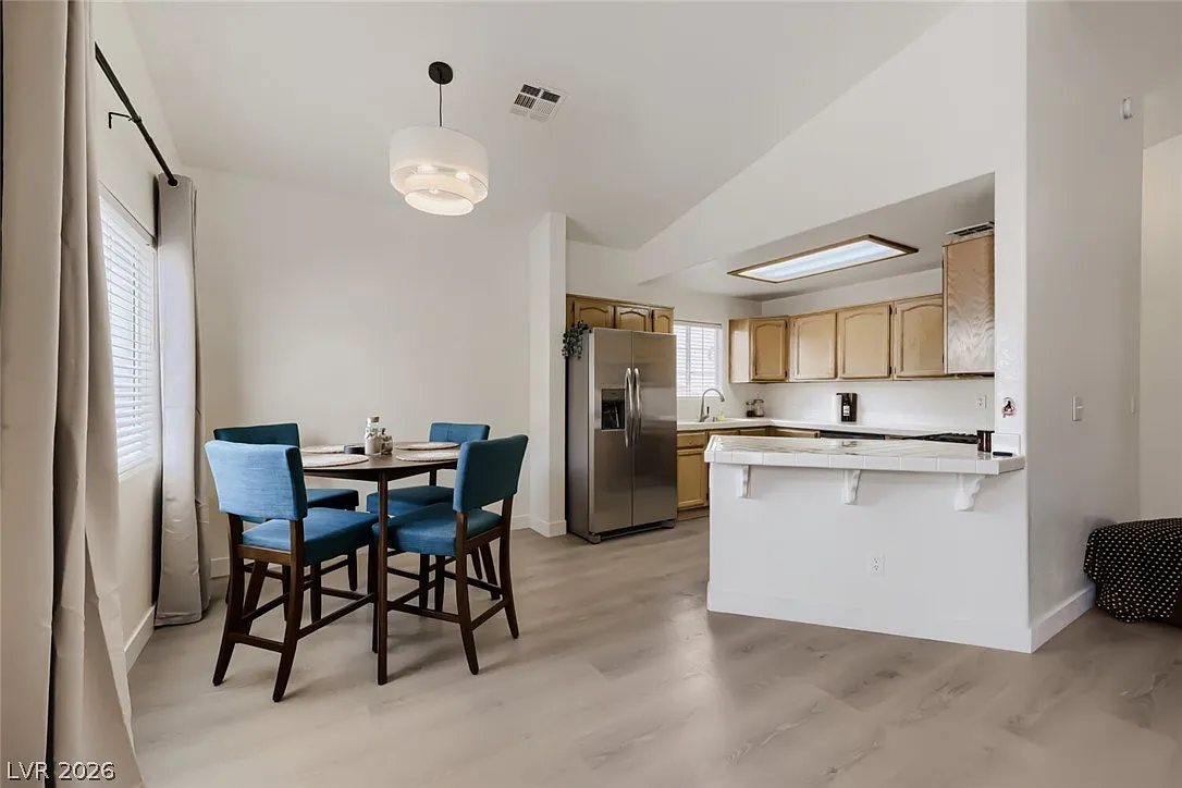 2 bed, 2.0 bath, 1229 sqft, $1,660 — Photo 1