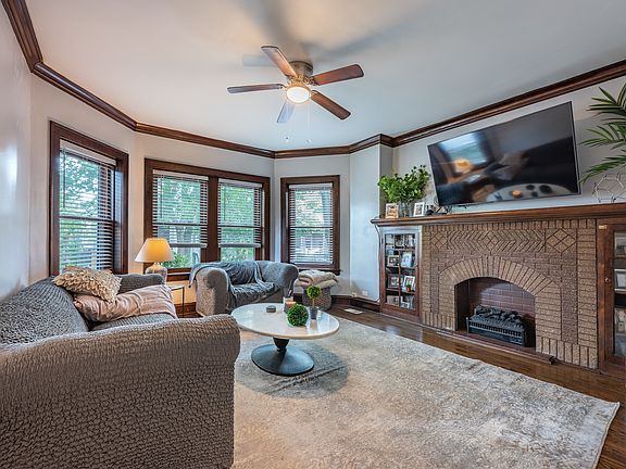 2nd image of 4018 N Maplewood Ave