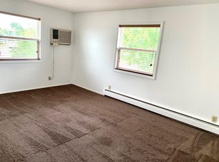 2055 Blairs Ferry Rd NE #E1, Cedar Rapids, IA 52402