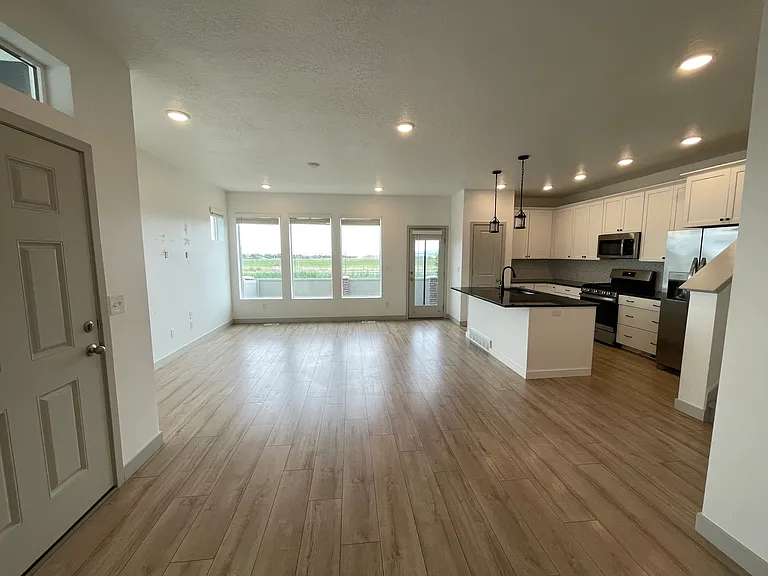 Dining/Kitchen
