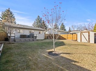 17 SW Welch Cres, Okotoks, AB T1S 1H2