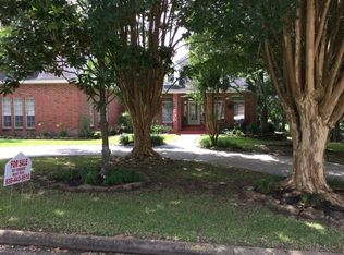 1 Wellesley Dr, Conroe, TX 77304