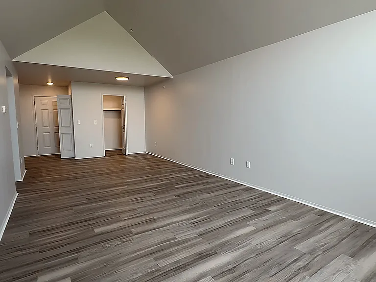Prentiss Pointe Apartments — Photo 89