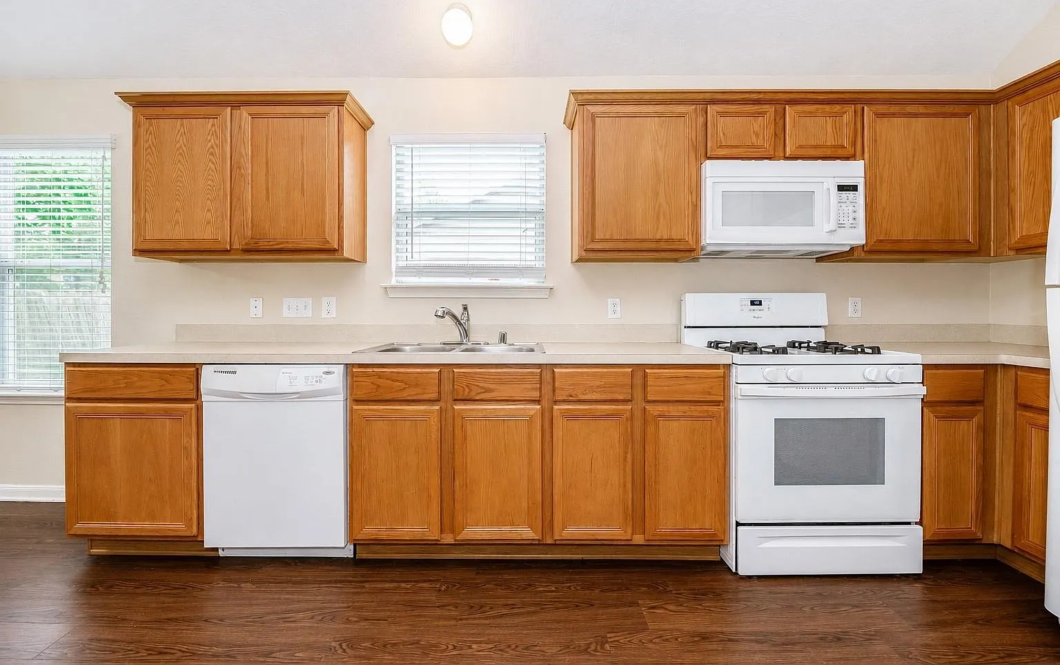 3 bed, 2.0 bath, 1528 sqft, $1,895 — Photo 4