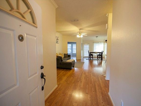 3rd image of 801 Hillbrooke Dr