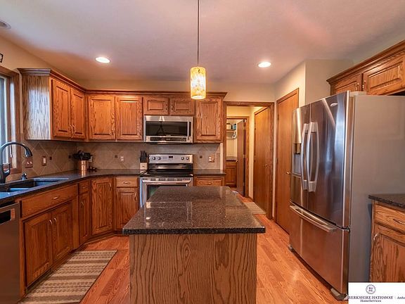 3rd image of 15113 Willow Creek Dr