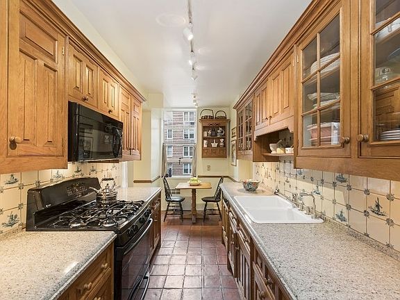5th image of 37 W 12th St APT 5E