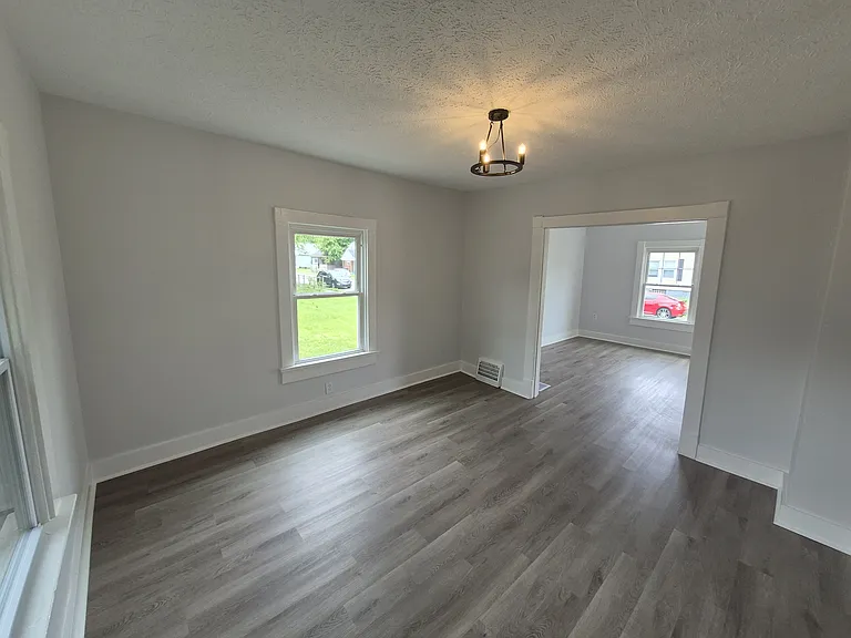 210 S Hedges St — Photo 5