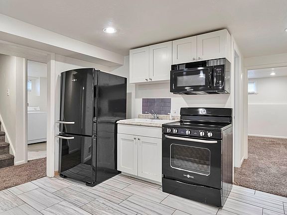 2nd image of 1335 E Maplewood Dr #B