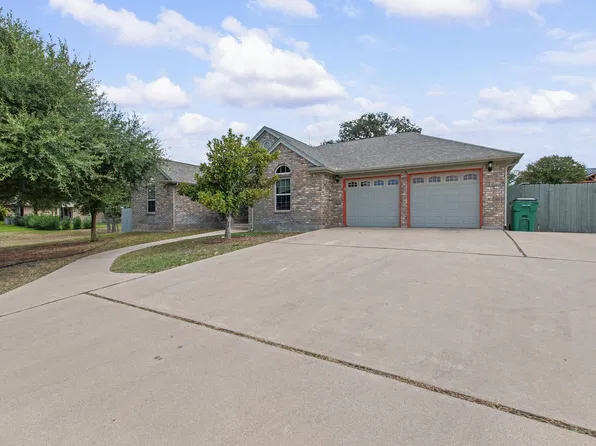 150 Chesterfield Drive, Kingsland, TX 78639