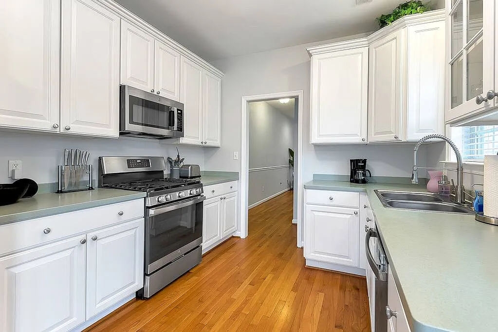 3 bed, 2.5 bath, 2028 sqft, $5,500 — Photo 4