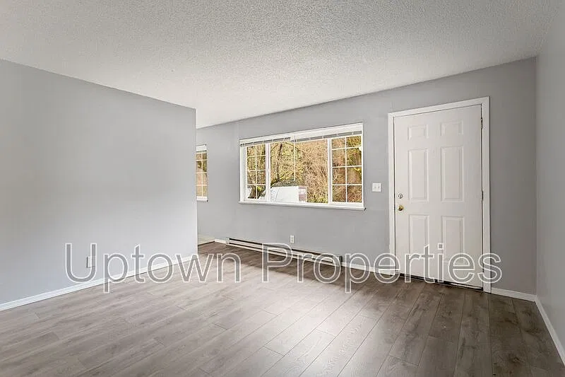 1515 SW Custer Dr — Photo 1