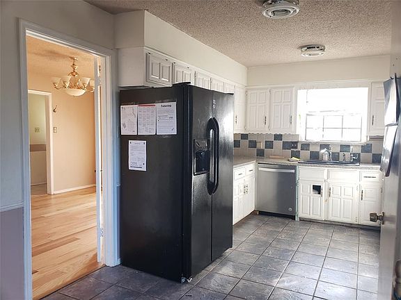5th image of 613 Brookfield Dr