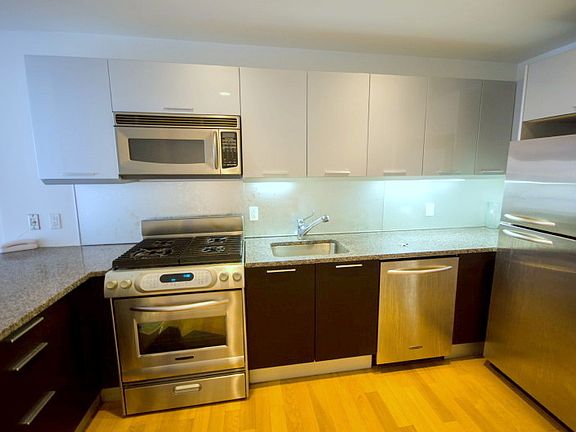 5th image of 350 W 42nd St APT 15E