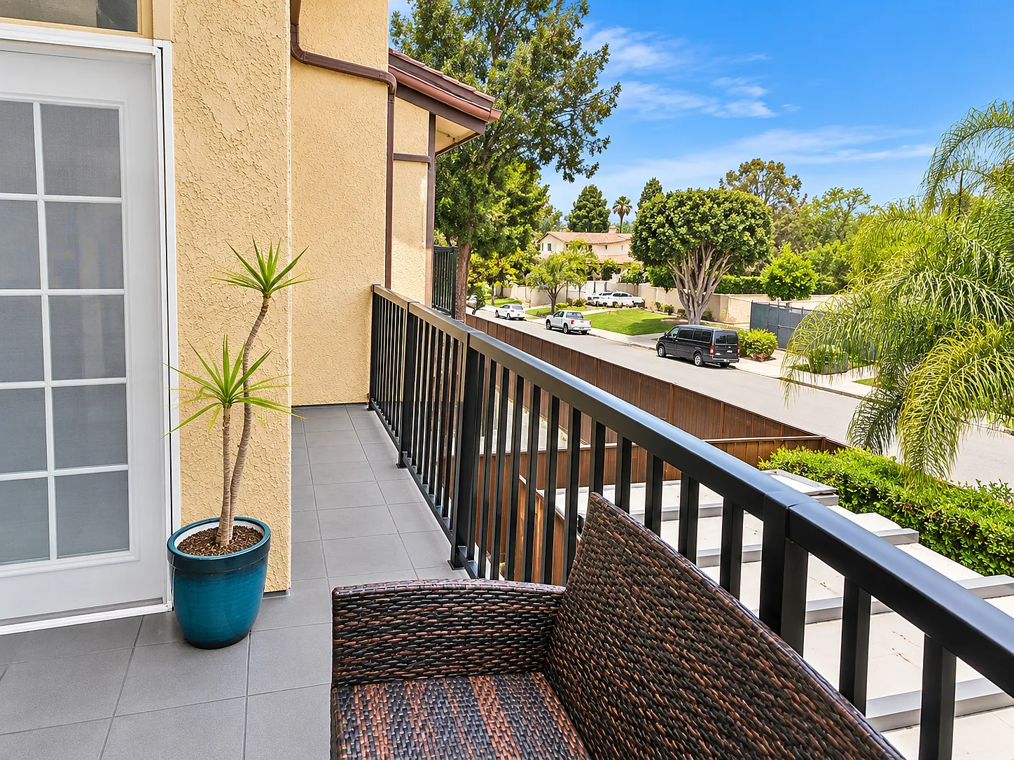 2 bed, 1.5 bath, 1340 sqft, $4,050 — Photo 4